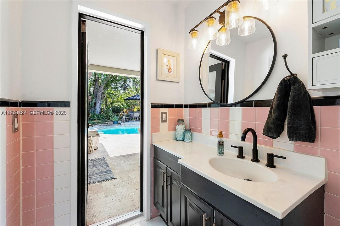 For Rent: $5,200 (3 beds, 2 baths, 1688 Square Feet)