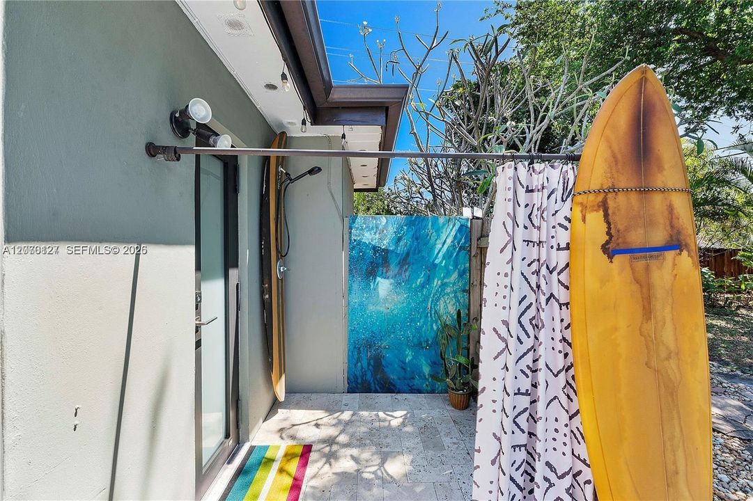 For Rent: $5,200 (3 beds, 2 baths, 1688 Square Feet)