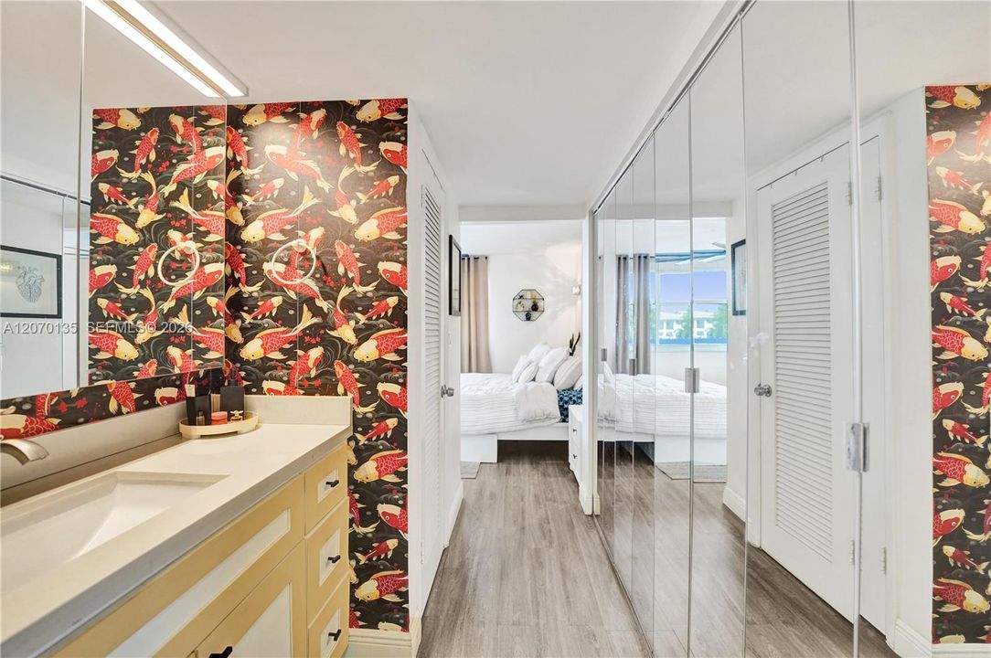 For Sale: $274,000 (1 beds, 1 baths, 864 Square Feet)