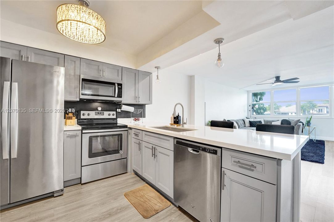 For Sale: $274,000 (1 beds, 1 baths, 864 Square Feet)