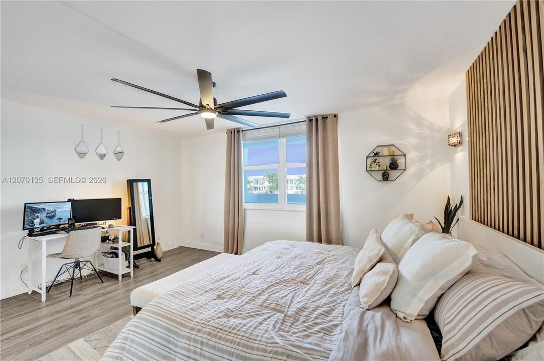 For Sale: $274,000 (1 beds, 1 baths, 864 Square Feet)