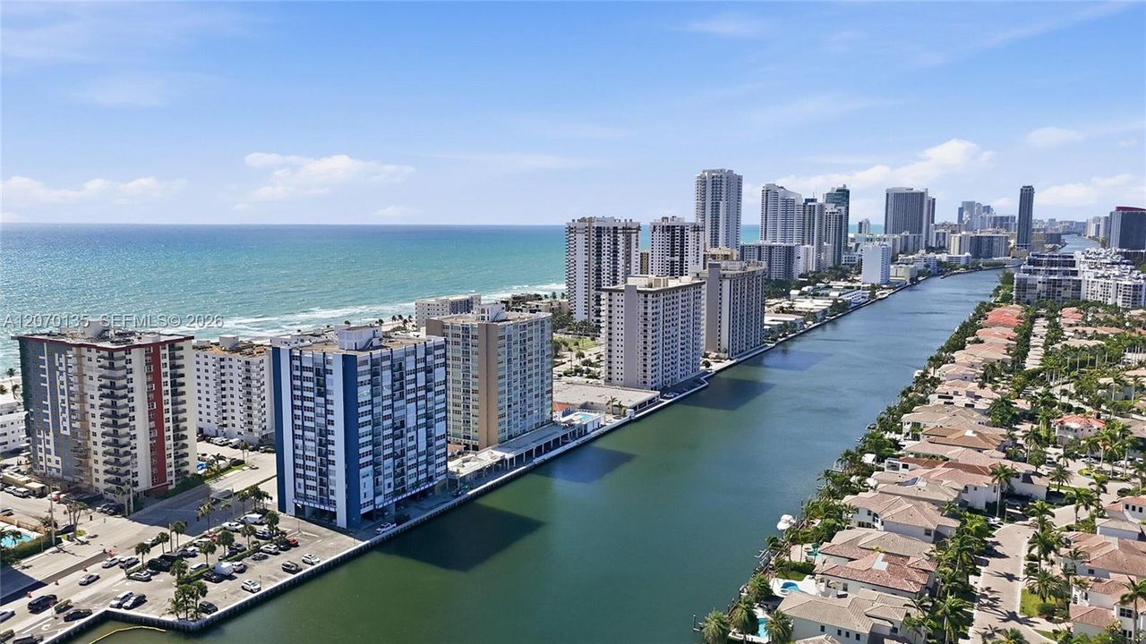 For Sale: $274,000 (1 beds, 1 baths, 864 Square Feet)