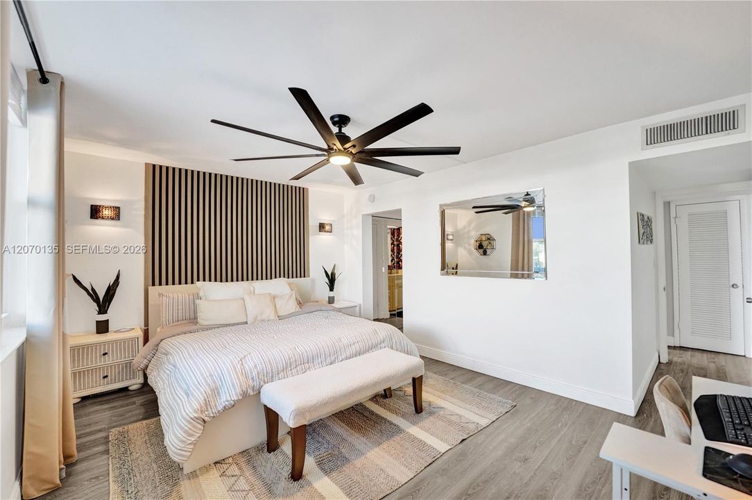 For Sale: $274,000 (1 beds, 1 baths, 864 Square Feet)