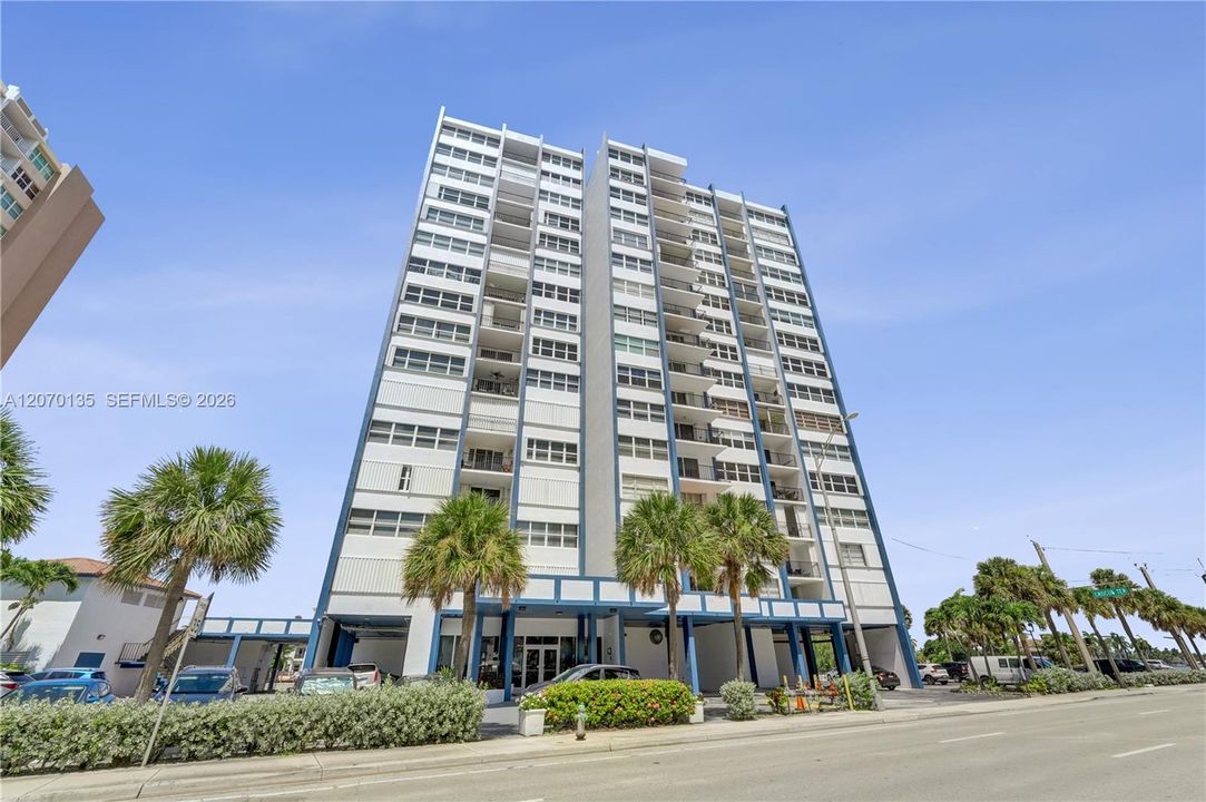 For Sale: $274,000 (1 beds, 1 baths, 864 Square Feet)