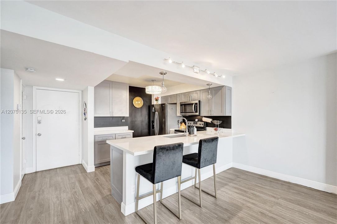 For Sale: $274,000 (1 beds, 1 baths, 864 Square Feet)