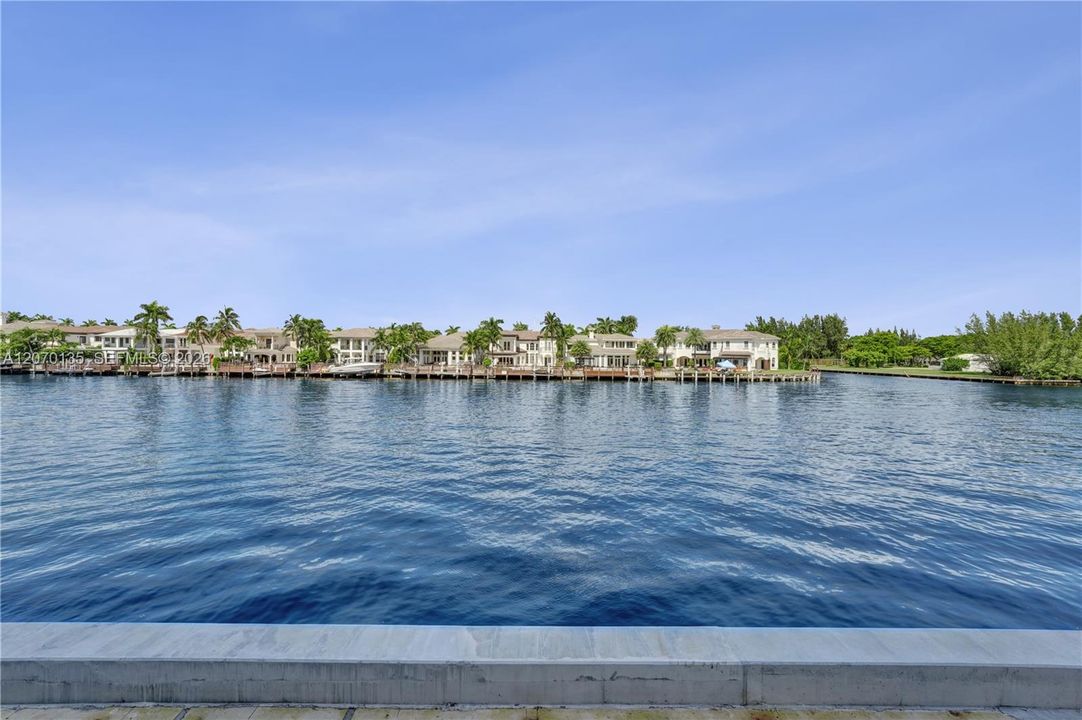 For Sale: $274,000 (1 beds, 1 baths, 864 Square Feet)