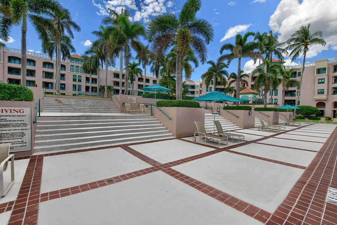 Pool stairs