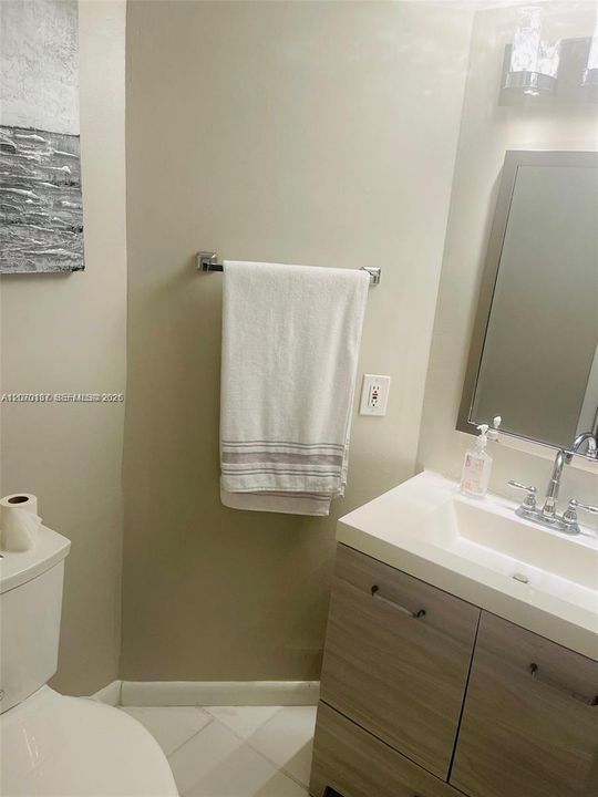 For Rent: $2,800 (3 beds, 2 baths, 1100 Square Feet)