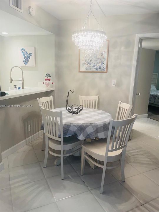 For Rent: $2,800 (3 beds, 2 baths, 1100 Square Feet)