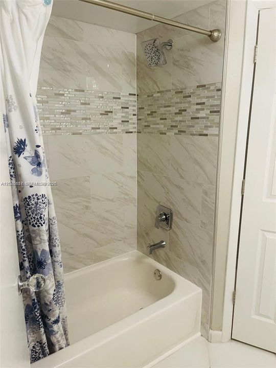 For Rent: $2,800 (3 beds, 2 baths, 1100 Square Feet)