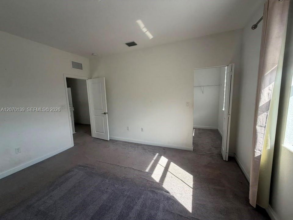 For Rent: $4,400 (5 beds, 3 baths, 2905 Square Feet)