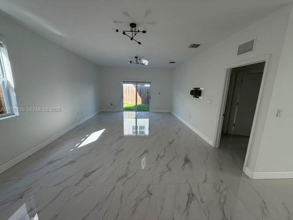 For Rent: $4,400 (5 beds, 3 baths, 2905 Square Feet)