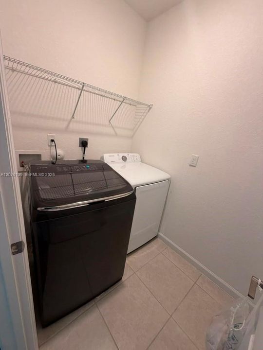 For Rent: $4,400 (5 beds, 3 baths, 2905 Square Feet)