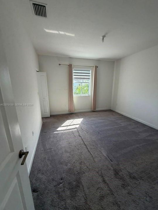 For Rent: $4,400 (5 beds, 3 baths, 2905 Square Feet)