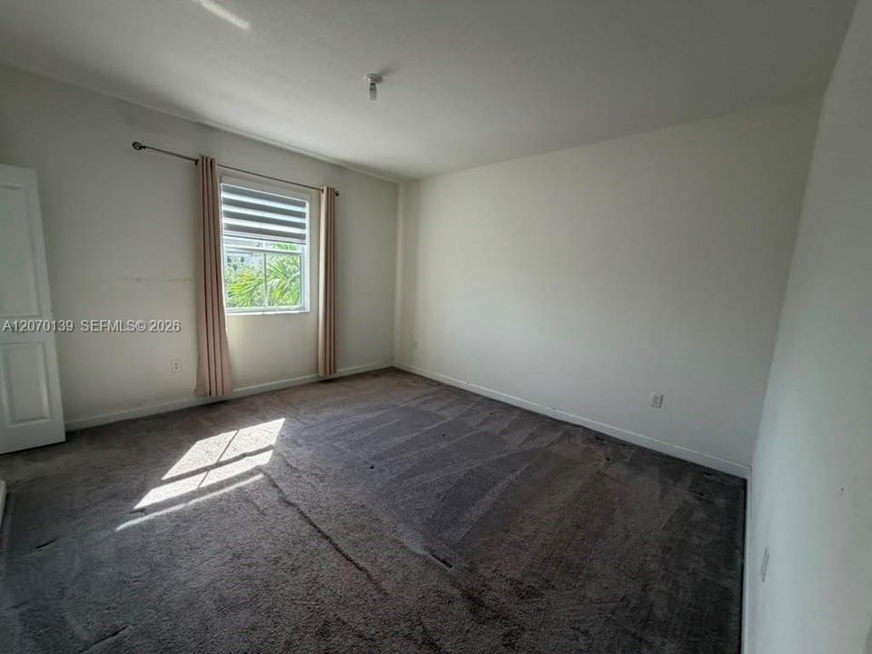 For Rent: $4,400 (5 beds, 3 baths, 2905 Square Feet)