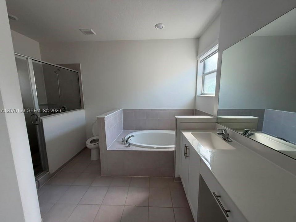 For Rent: $4,400 (5 beds, 3 baths, 2905 Square Feet)