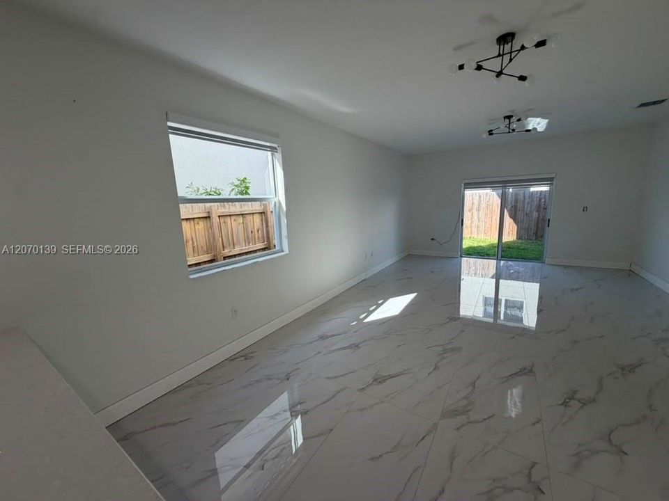 For Rent: $4,400 (5 beds, 3 baths, 2905 Square Feet)
