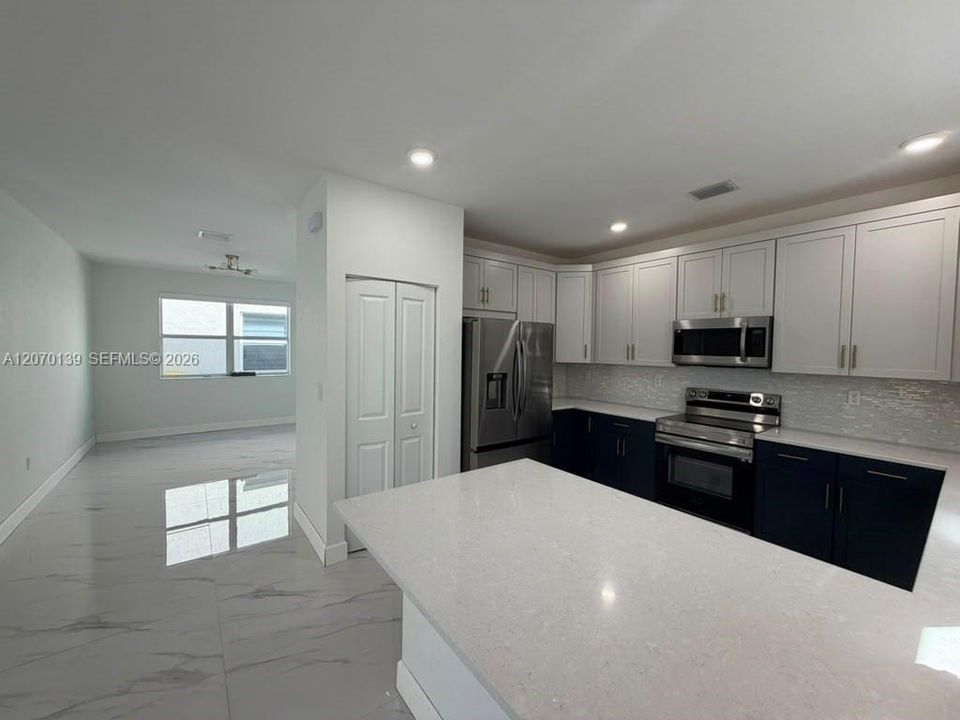 For Rent: $4,400 (5 beds, 3 baths, 2905 Square Feet)