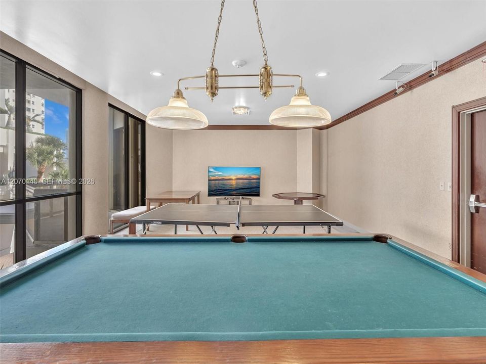 En Venta: $1,150,000 (3 camas, 2 baños, 3010 Pies cuadrados)