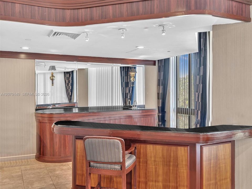 En Venta: $1,150,000 (3 camas, 2 baños, 3010 Pies cuadrados)
