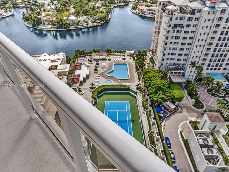 En Venta: $1,150,000 (3 camas, 2 baños, 3010 Pies cuadrados)