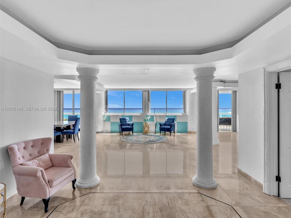 En Venta: $1,150,000 (3 camas, 2 baños, 3010 Pies cuadrados)