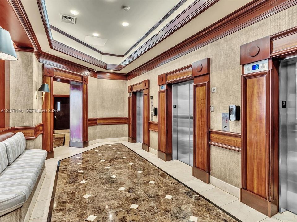 En Venta: $1,150,000 (3 camas, 2 baños, 3010 Pies cuadrados)