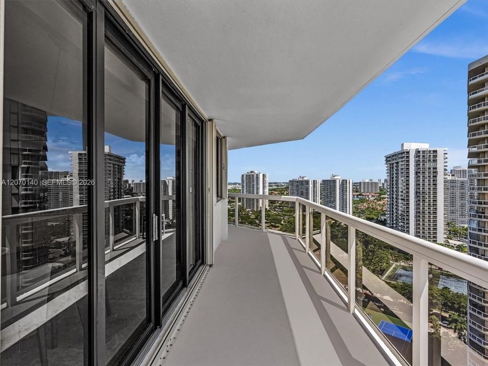 En Venta: $1,150,000 (3 camas, 2 baños, 3010 Pies cuadrados)