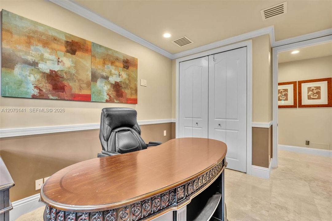 For Sale: $5,395,000 (7 beds, 6 baths, 7657 Square Feet)