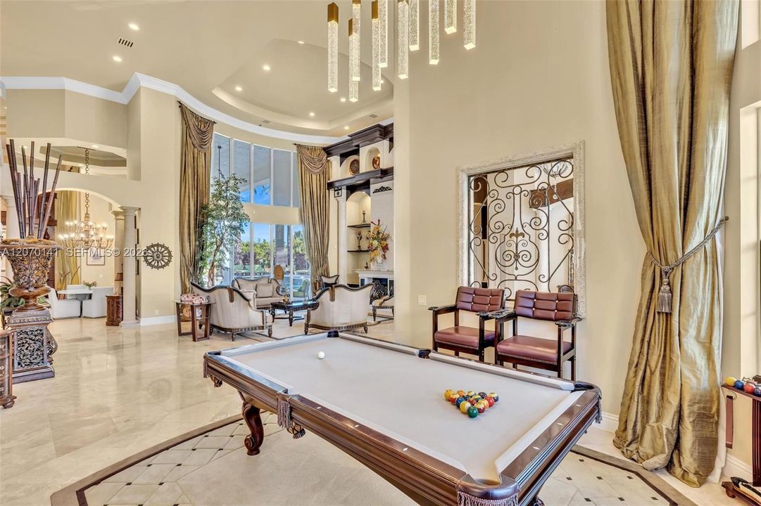 For Sale: $5,395,000 (7 beds, 6 baths, 7657 Square Feet)