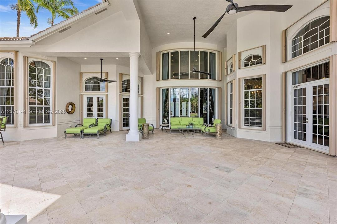 For Sale: $5,395,000 (7 beds, 6 baths, 7657 Square Feet)