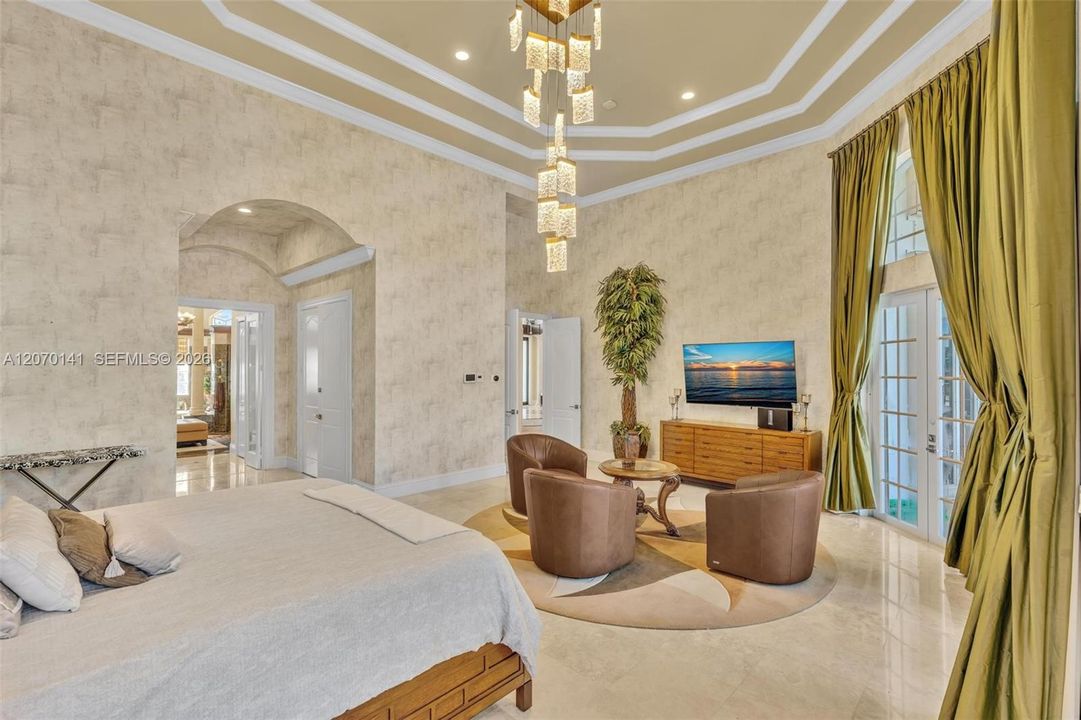 For Sale: $5,395,000 (7 beds, 6 baths, 7657 Square Feet)