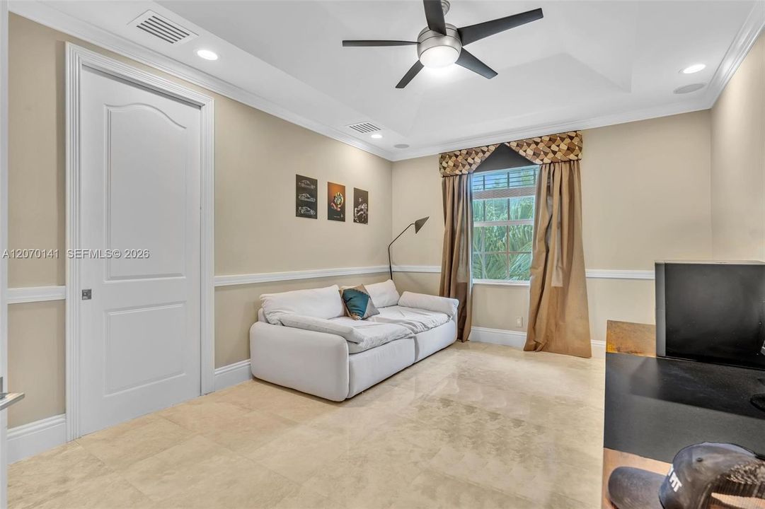 For Sale: $5,395,000 (7 beds, 6 baths, 7657 Square Feet)