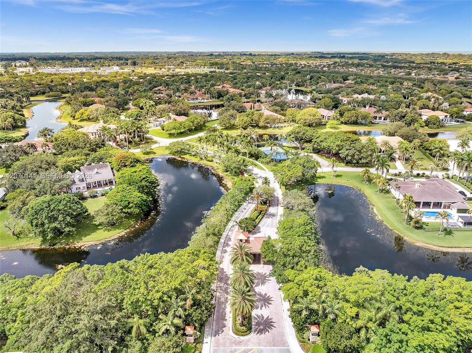 For Sale: $5,395,000 (7 beds, 6 baths, 7657 Square Feet)