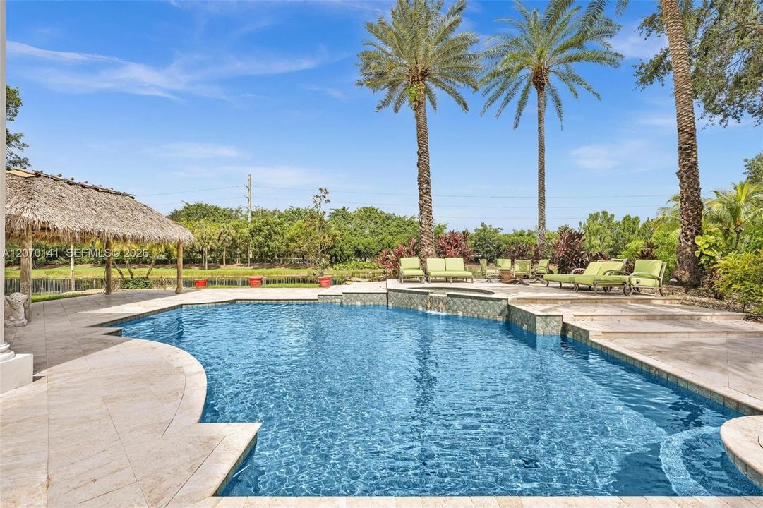 For Sale: $5,395,000 (7 beds, 6 baths, 7657 Square Feet)
