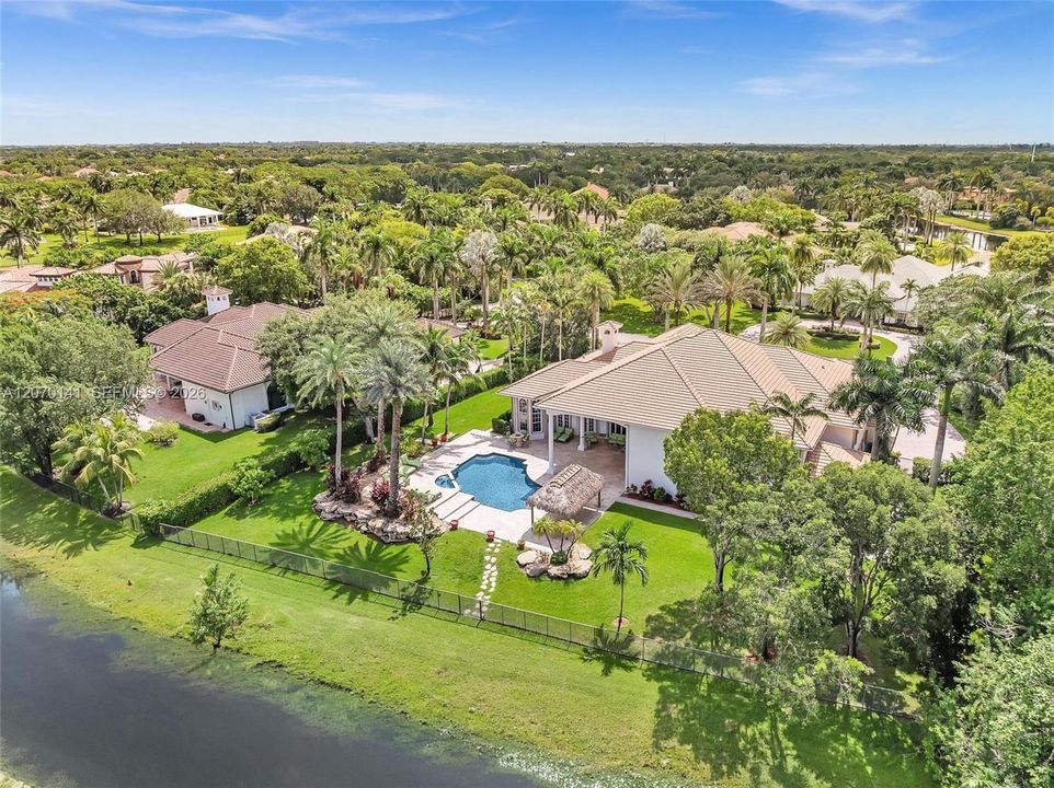 For Sale: $5,395,000 (7 beds, 6 baths, 7657 Square Feet)