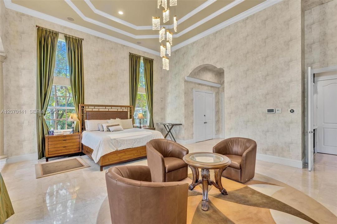 For Sale: $5,395,000 (7 beds, 6 baths, 7657 Square Feet)