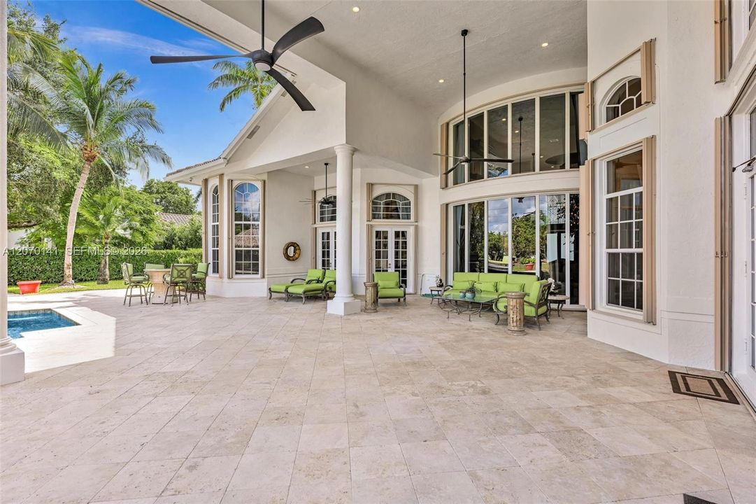 For Sale: $5,395,000 (7 beds, 6 baths, 7657 Square Feet)