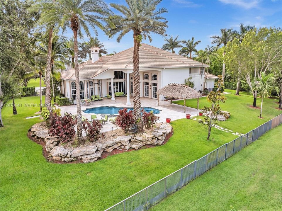 For Sale: $5,395,000 (7 beds, 6 baths, 7657 Square Feet)