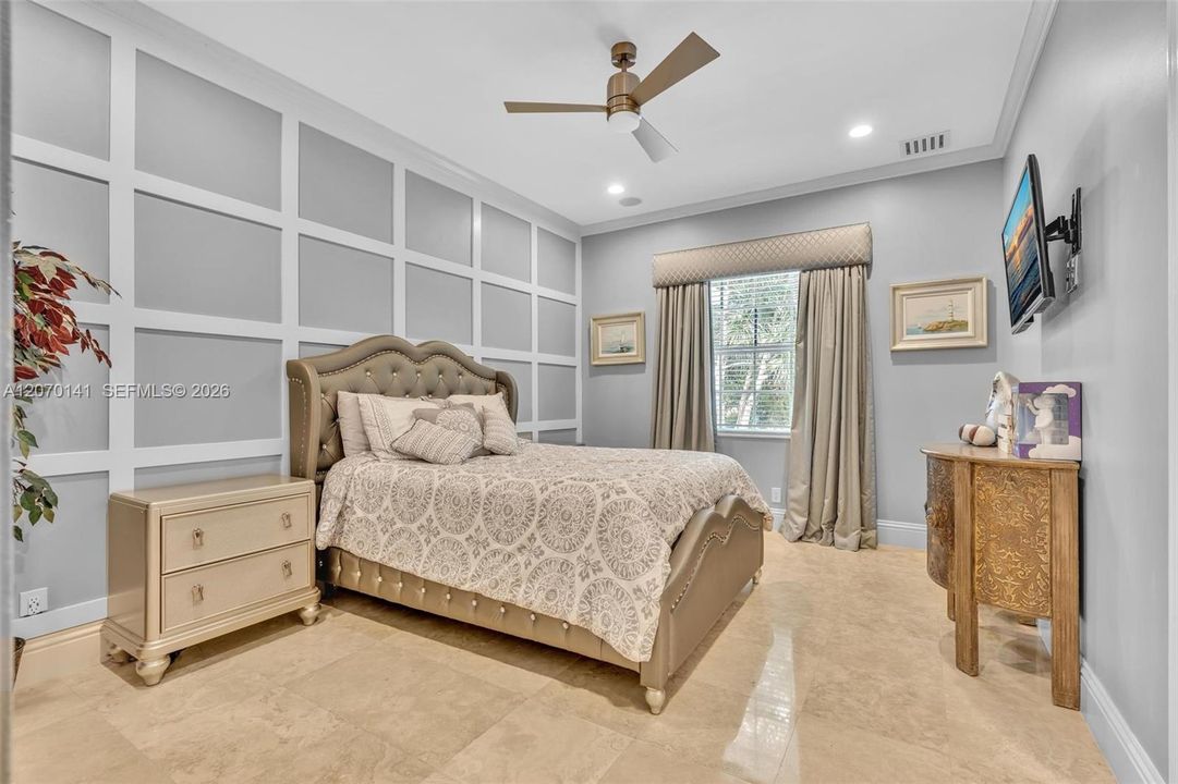 For Sale: $5,395,000 (7 beds, 6 baths, 7657 Square Feet)