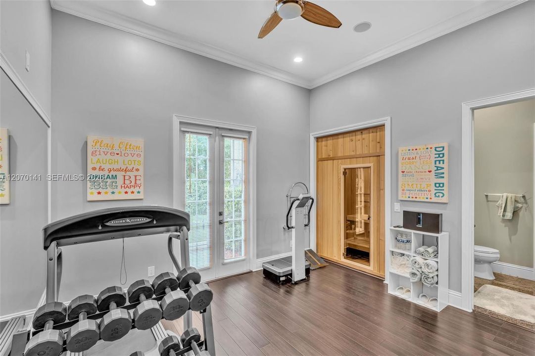 For Sale: $5,395,000 (7 beds, 6 baths, 7657 Square Feet)
