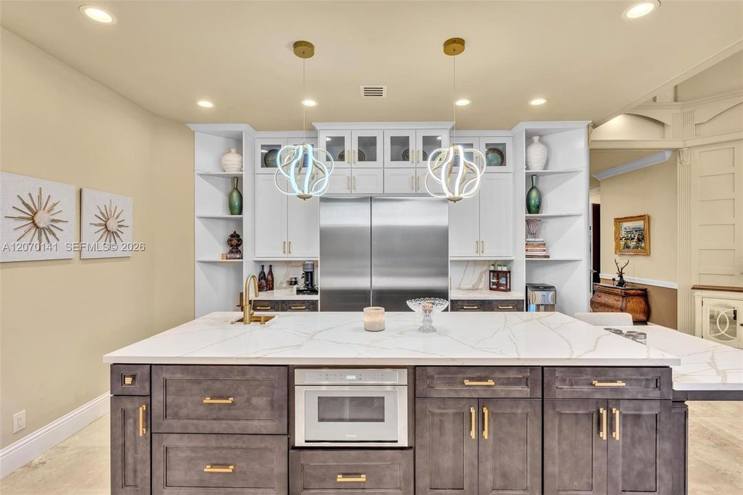 For Sale: $5,395,000 (7 beds, 6 baths, 7657 Square Feet)