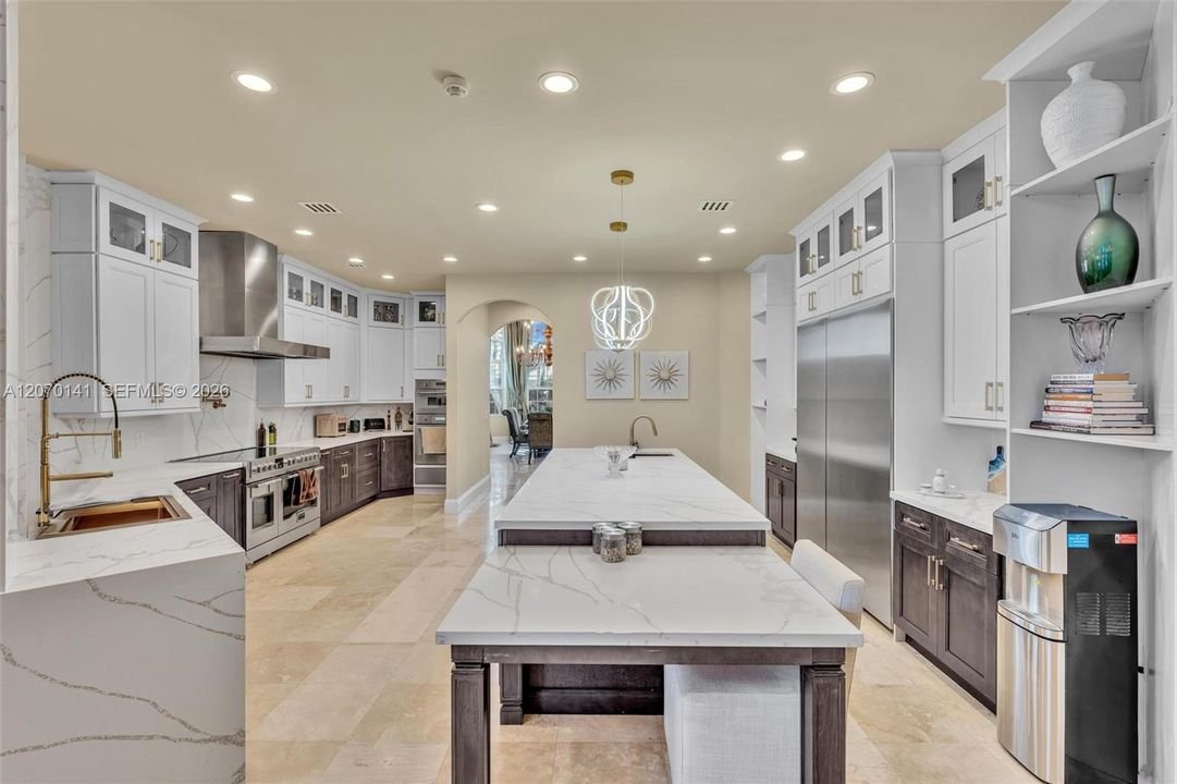 For Sale: $5,395,000 (7 beds, 6 baths, 7657 Square Feet)