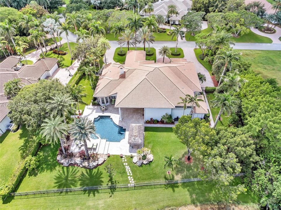 For Sale: $5,395,000 (7 beds, 6 baths, 7657 Square Feet)