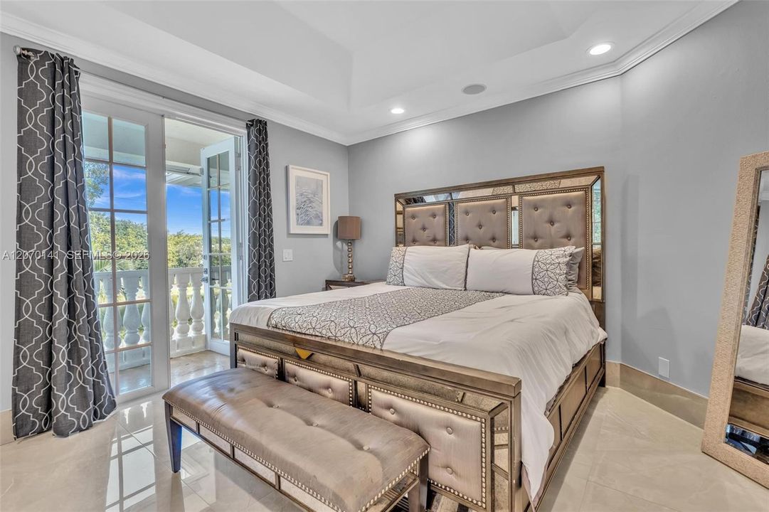 For Sale: $5,395,000 (7 beds, 6 baths, 7657 Square Feet)