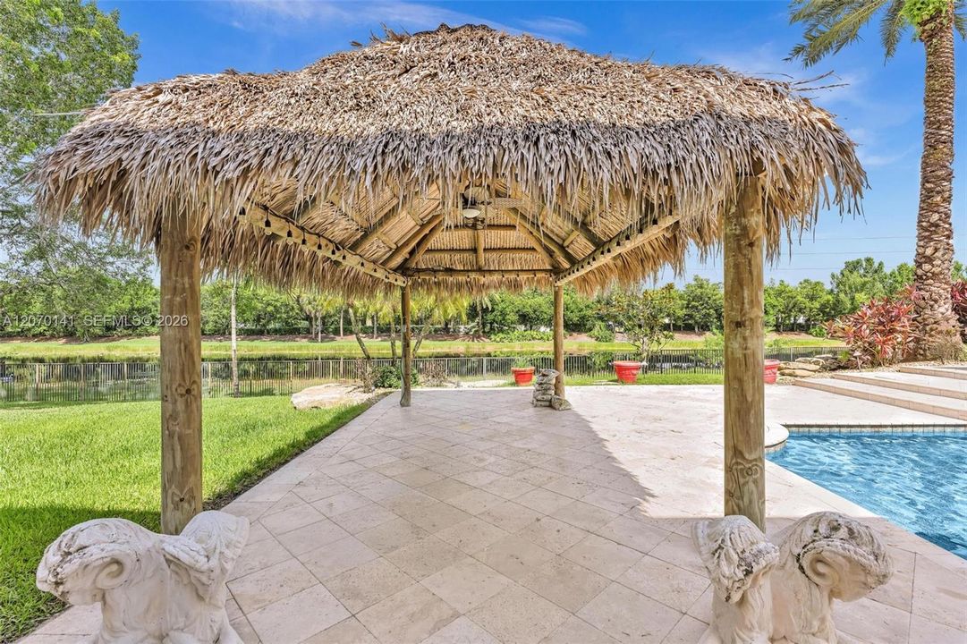 For Sale: $5,395,000 (7 beds, 6 baths, 7657 Square Feet)