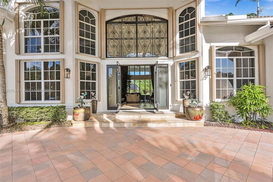 For Sale: $5,395,000 (7 beds, 6 baths, 7657 Square Feet)