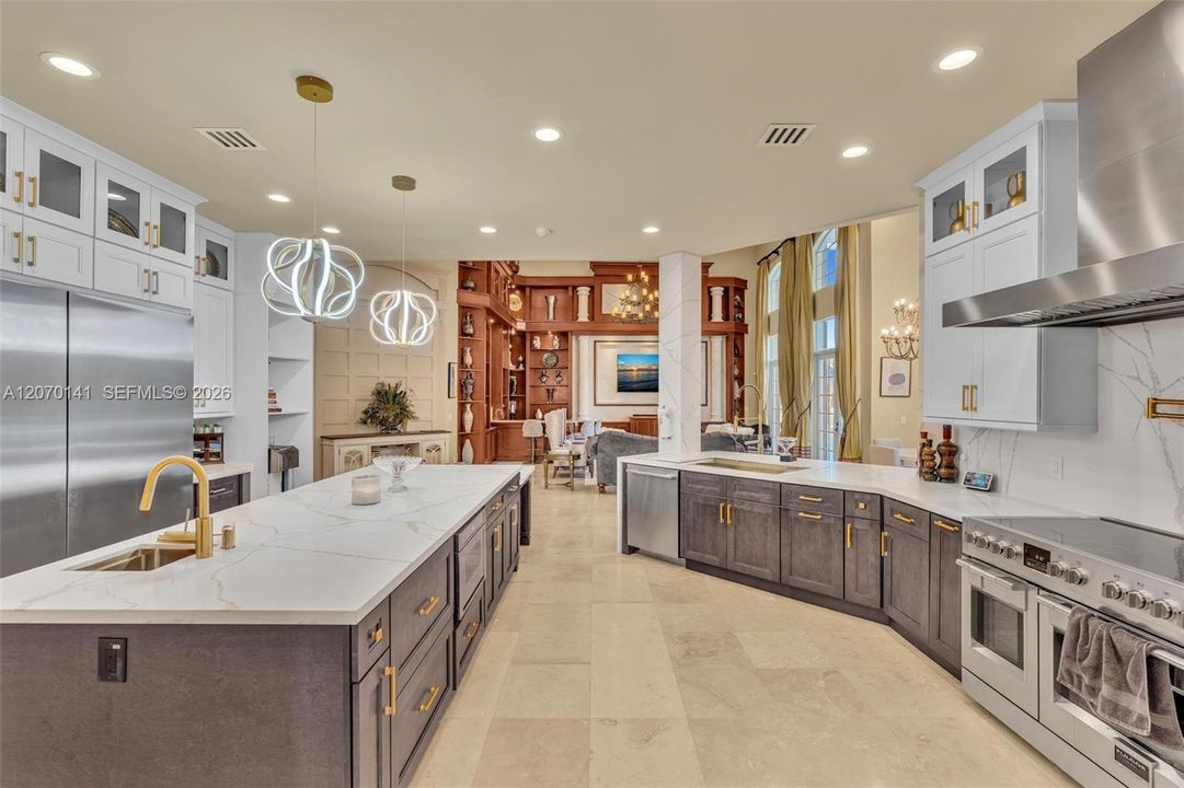 For Sale: $5,395,000 (7 beds, 6 baths, 7657 Square Feet)