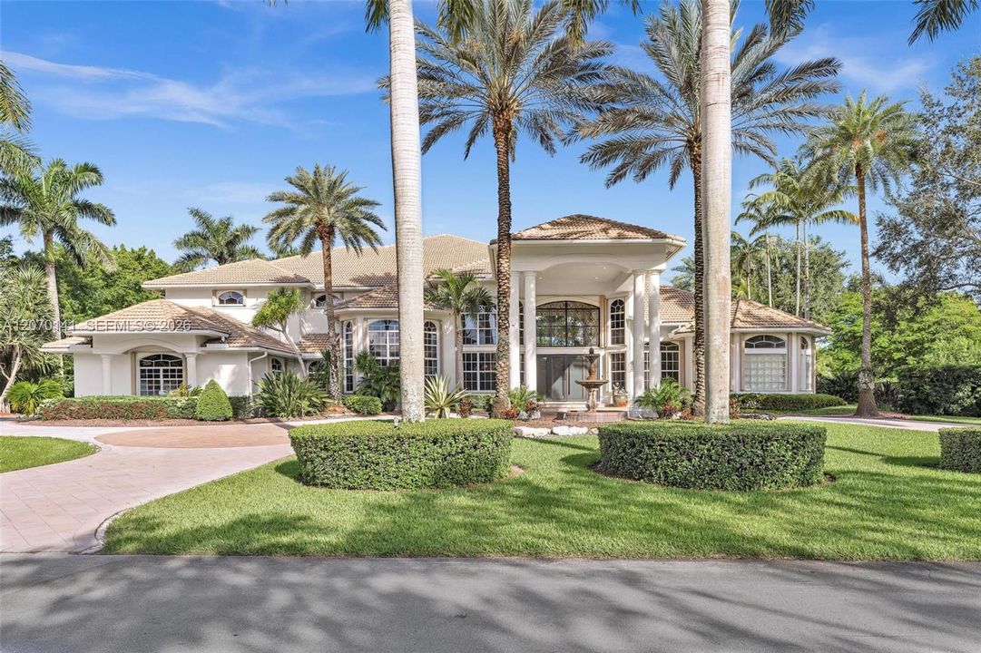 For Sale: $5,395,000 (7 beds, 6 baths, 7657 Square Feet)