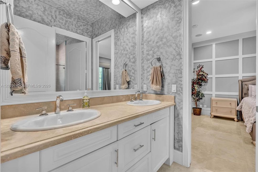 For Sale: $5,395,000 (7 beds, 6 baths, 7657 Square Feet)